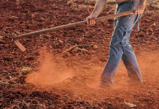 ¡Trabajando bajo el sol abrasador y el calor extremo: Cómo proteger tu salud en trabajos en el exterior!!